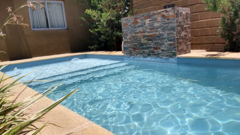 CASA CON PISCINA EN VENTA - POSADAS