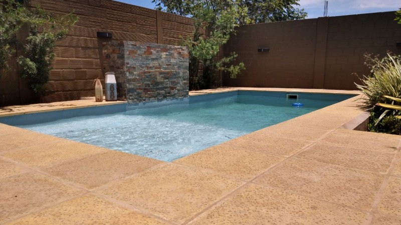 CASA CON PISCINA EN VENTA - POSADAS