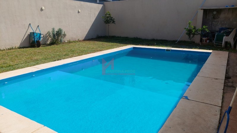 CASA CON PISCINA EN VENTA - POSADAS