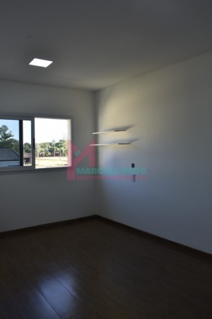 CASA CON PISCINA EN VENTA - POSADAS