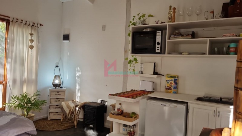 EN VENTA Dos casa en una con amplio Jardín y pileta