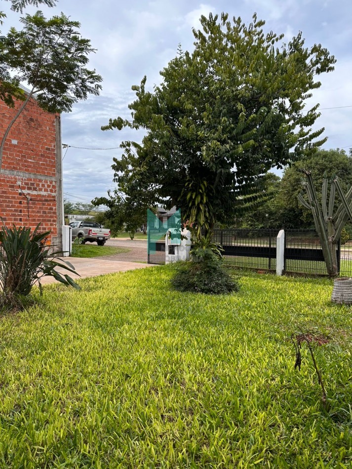 CASA EN VENTA CON PISCINA Y TINGLADO 