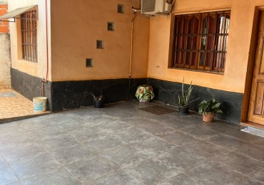 Casa en venta con departamento independiente