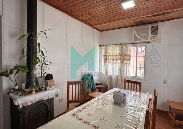 CASA EN VENTA CON PISCINA Y TINGLADO 